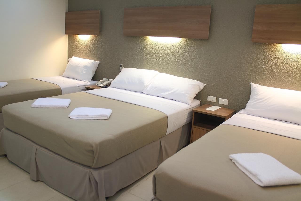 The Center Suites Cebu Buitenkant foto