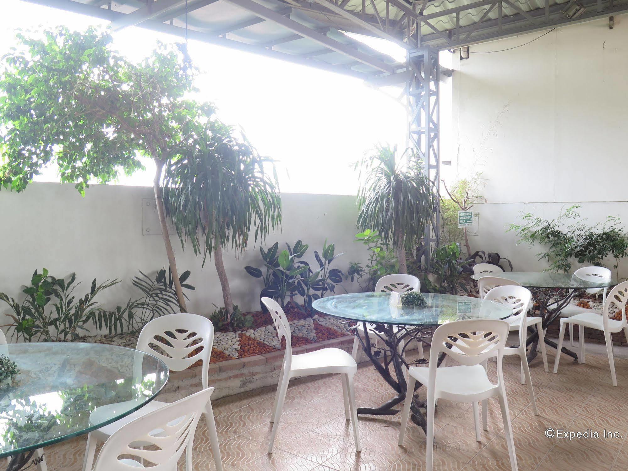 The Center Suites Cebu Buitenkant foto