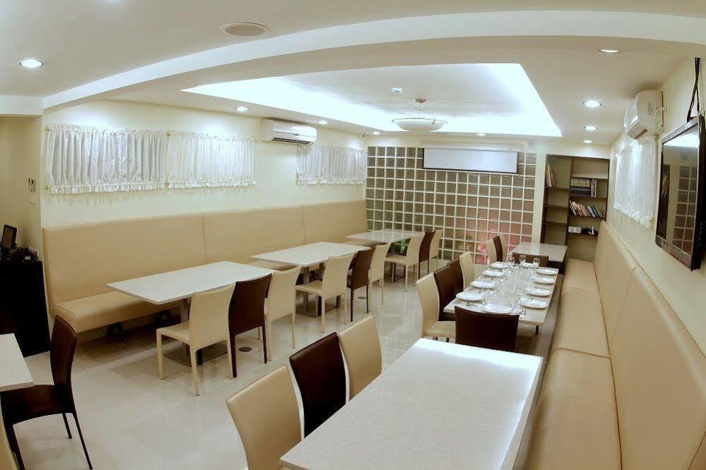 The Center Suites Cebu Buitenkant foto