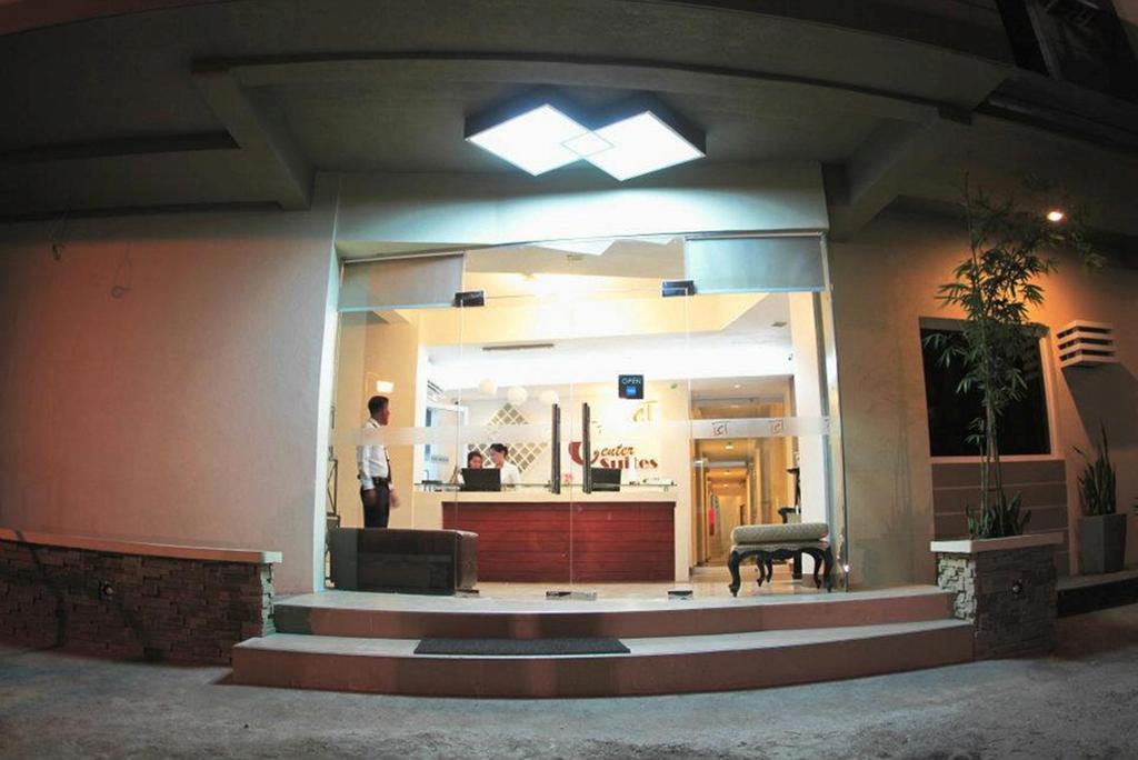 The Center Suites Cebu Buitenkant foto